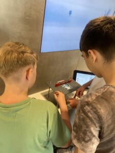 Mehr über den Artikel erfahren Besuch des Info-Trucks im Pausenhof