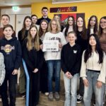 Kuchenverkauf der Edith-Stein-Realschule Alzenau zugunsten der Stiftung „Weg der Hoffnung“
