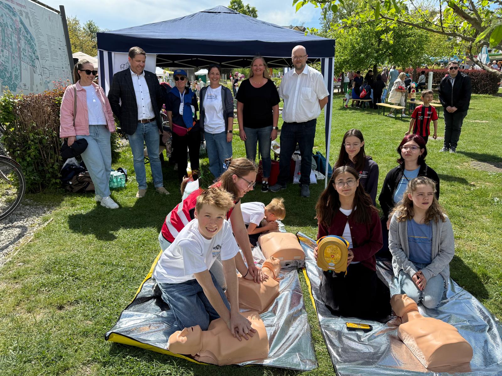 Du betrachtest gerade Herz zeigen, Leben retten: Schulsanitäter bei den Gesundheitstagen